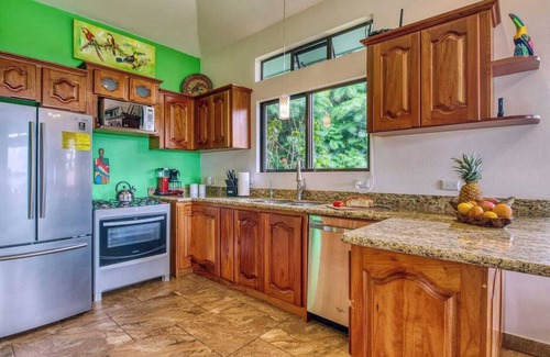 Tronadora House | Birder’s Paradise, Dazzling Lake & Volcano Views!