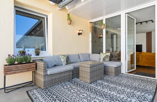 Wehrda House | Birdhouse - Big Living for 12 - 2 terraces, table football, BBQs, PS4, fitness