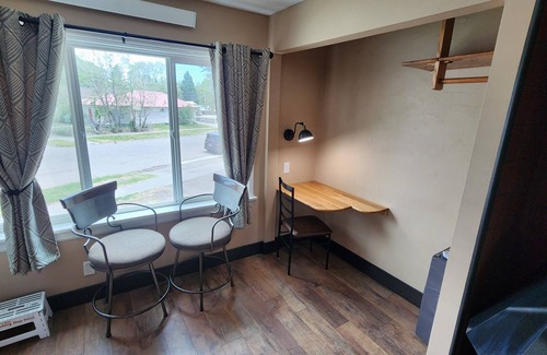 Idaho Falls Apartment | Birdhouse, Cute studio Apartment, Pets Welcome, Central, walk to greenbelt