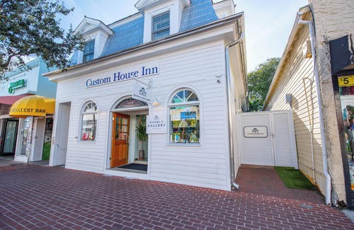 Historic Seaport Apartment | Birds of a Feather at Custom House Inn | Perfect Spot On Duval!