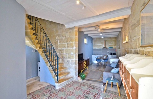 Birgu House | Birgu Home in Vittoriosa w/Balcony Views of The Grand Harbour | EPL 6B