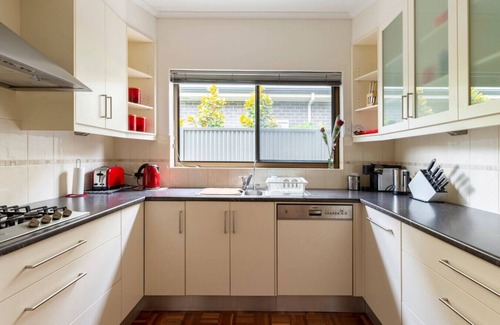 Manningham Villa | Birkinshaw Villa (3 Bedroom with Parkings)