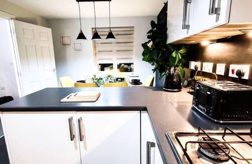 Little Hay House | Birmingham Airport Luxury3BRHOME
