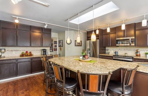 Golden House | #BitofHeaven! 2800sf Scenic & Serene on 1-acre 1.3M Dollar Home