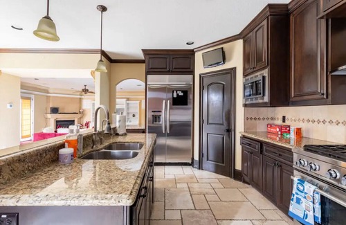 Houston Villa | BIZI near Galleria Mall