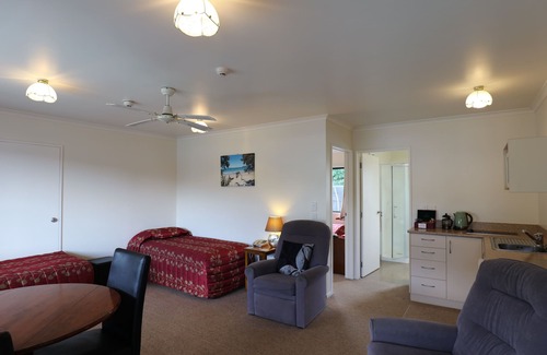 Pukekohe Hotel | Bk's Counties Motor Lodge