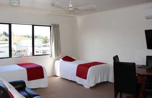 Pukekohe Hotel | Bk's Counties Motor Lodge