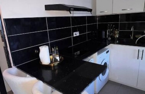 Cayenne Apartment | Black and white