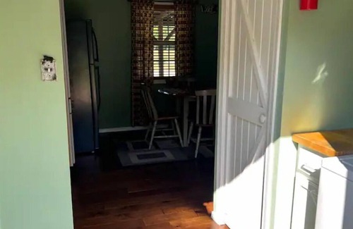 Benton Cabin | Black Bear Cabin, Gaming room and Boat parking