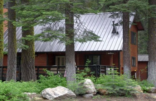 Tahoe Pines House | Black Bear Cabin in Homewood - walk to lake