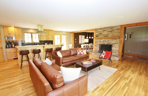 Bozeman House | Black Bear Ranch -Large home near Bozeman's Hyalite Canyon with peace & quiet