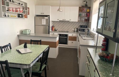 Greenways Landing House | Black Cat Retreat holiday home
