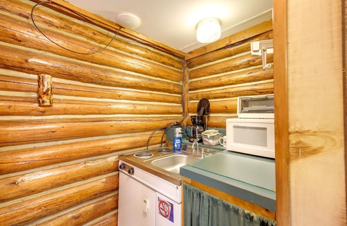 De Borgia Apartment | Black Diamond Guest Ranch Studio: Hike & Fish