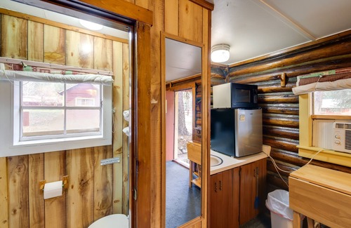 De Borgia Apartment | Black Diamond Guest Ranch Cabin w/Lodge Access!