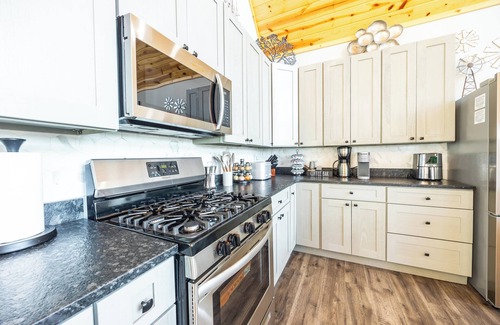 Canaan Valley House | Black Diamond-New Build, Ski, Hot Tub, Views, BBQ, EV & AC