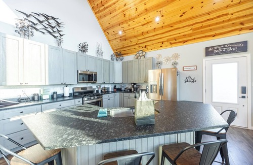 Canaan Valley House | Black Diamond-New Build, Ski, Hot Tub, Views, BBQ, EV & AC