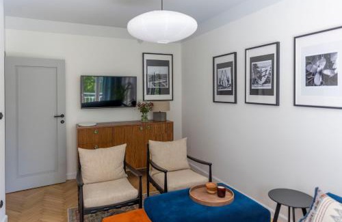Old Town Apartment | Black Door Apartment