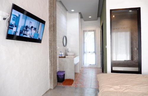 Phunphin Hotel | Black Elephant Boutique