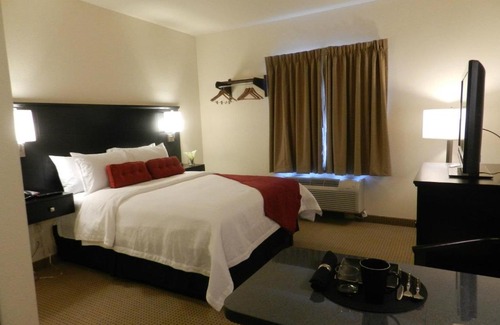 Tioga Hotel | Black Gold Suites