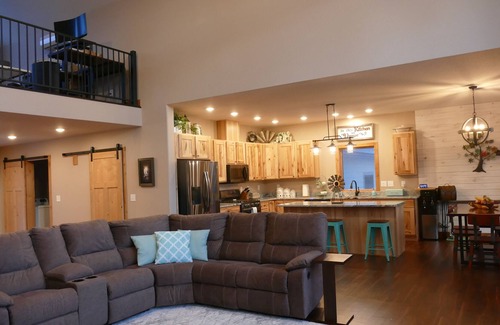 Hulett House | Black Hills retreat with Devils Tower views right from your front room!