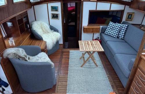 Faroe Islands Boat Rental | Black-Lady