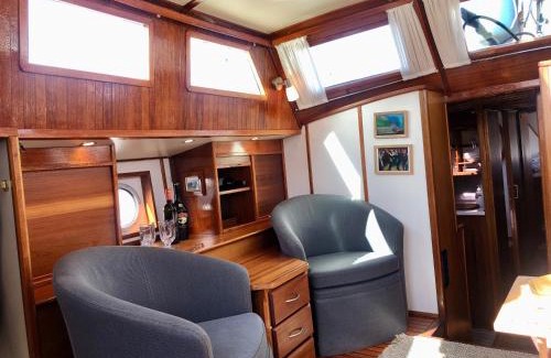 Faroe Islands Boat Rental | Black-Lady