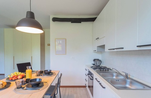 Albate Apartment | Black Loft Como - Studio Apartment, Sleeps 2