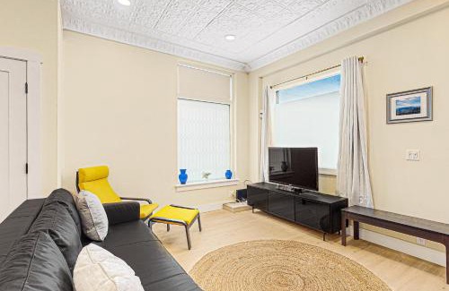 Rutland House | Black Pearl