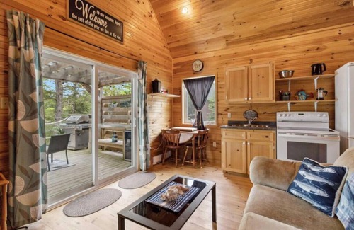 LaBelle Apartment | Black Rattle Cabin - LaBelle NS
