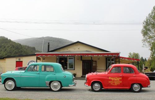 Blackball Hotel | Blackball's Inn & 08 Cafe