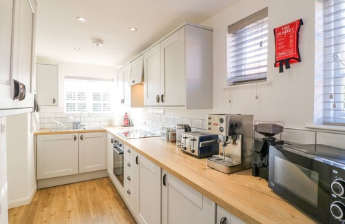 Twywell House | BLACKBIRD COTTAGE, pet friendly, with a garden in Kettering