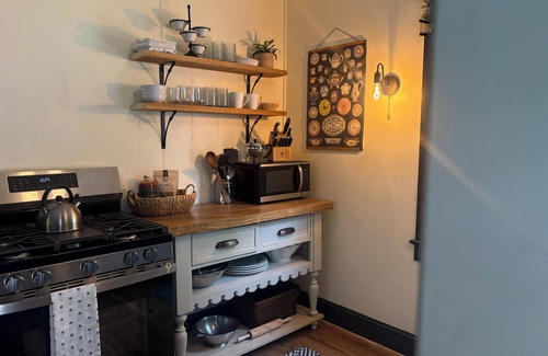 Ballston Spa House | Blackbird Retreat - 4-bedrooms sleeps 6 full house