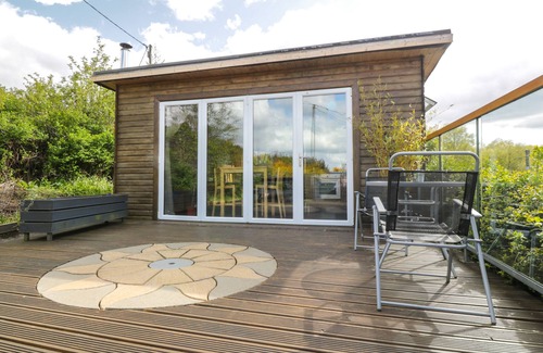 Glenboig Cottage | BLACKBRAE CABIN, romantic, luxury holiday cottage in Coatbridge