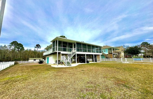 Harold House | Blackwater Bay Bungalow - Pet friendly waterfront home!