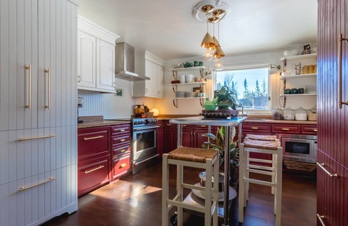 Utterson House | Blackwater Bungalow Cottage in Muskoka with a Hot Tub
