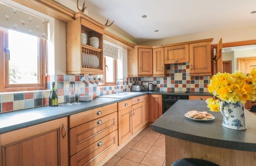 Builth Wells Cottage | BLAEN HENLLAN, pet friendly, with open fire in Builth Wells