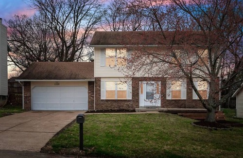 Weldon Spring Heights House | Blairs House 4 Bed 3 Bath - Sleeps 8