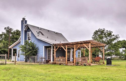 Blanco House | Blancos Blue Cottage Inn with Patio, Grill and Porch