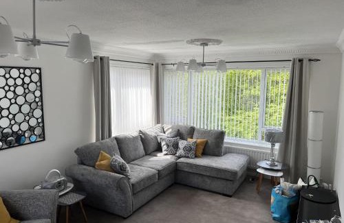 Blaydon on Tyne House | BlaydonBurn - Sleeps 6 - Parking - Garden - HotTub