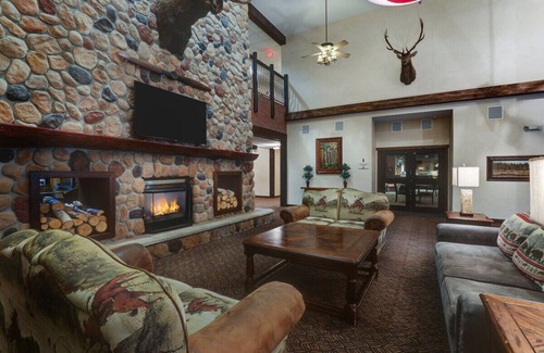 Sioux City Hotel | Blend of History & Comfort: Lodge Stay Near Missouri River, Parking