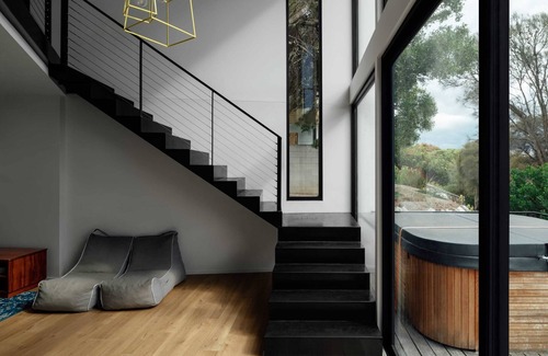 South Arm House | Blessington Beachside Retreat sleep 6 water views.