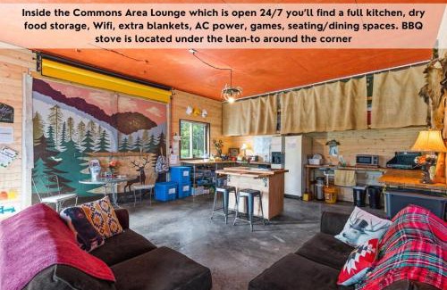 Missoula House | Blind Cabin Off-Grid, Pet-friendly w Hot Tub