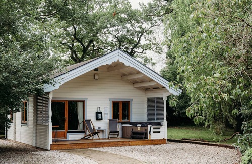 Great Ayton Cabin | Blissful Corner Lodge Great Ayton Yorkshire - sleeps 2 guests with breakfast included