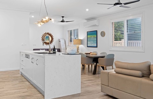 Blue Bay Apartment | Blissful Direct Beach Access Pet-Friendly