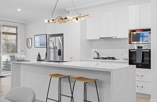 Blue Bay Apartment | Blissful Direct Beach Access Pet-Friendly