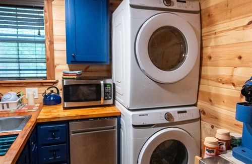 Marshall Cabin | Blissful Family retreat w/patio, firepit & hot tub