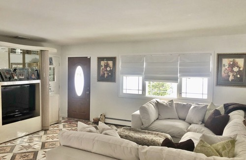 Elwood House | Blissful Luxury- Private room w/hotel amenities