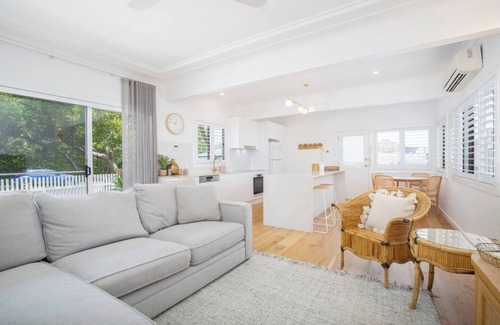 Merewether House | Blissful Merewether Beach Cottage A Coastal Gem