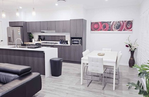 Marsden Park House | Blissful Modern 5 BR Lux Style Family House