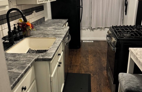 Florissant House | Blissful relaxation in the heart of Florissant.